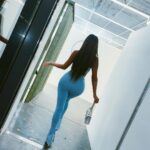 Jessi Instagram - Hey Hey pretty little thang, do yo thang i’ll be right back 💙🤍💁🏻‍♀️