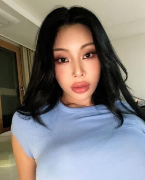 Jessi Instagram - Don’t let life blue you… Life is Boobyful 💙💙