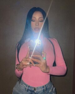 Jessi Instagram - Back to black 💖