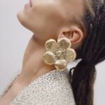 Jessica Alba Instagram - #SmallBusinessSaturday x Black History Month 🖤 Kicking off the celebration and featuring all things fashion! 👗🧥👜👠💍 Whether you are looking for a dope new outfit, some mellow cozies or a cute accessory - these black-owned business have you covered. Between jackets, dresses, activewear, loungewear, shoes, purses, sunnies, jewelry - there is somethin for everyone ✨ @tovestudio @lemlemofficial @autumn_adeigbo @orireofficial @recreationalhabits @anya_lust @jessicarichofficial @murwayofficial @shadesofshadesofficial @simoneismith Check ‘em out❣️ And comment your fave spots below 👇🏽 #BlackHistoryMonth