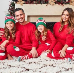 Jessica Alba Instagram - #FBF - the holidays over the past few years with my mains 🫶🏽🤭🎄🎁💫❤️