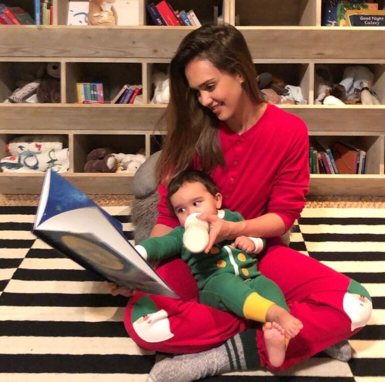 Jessica Alba Instagram - #FBF - the holidays over the past few years with my mains 🫶🏽🤭🎄🎁💫❤️