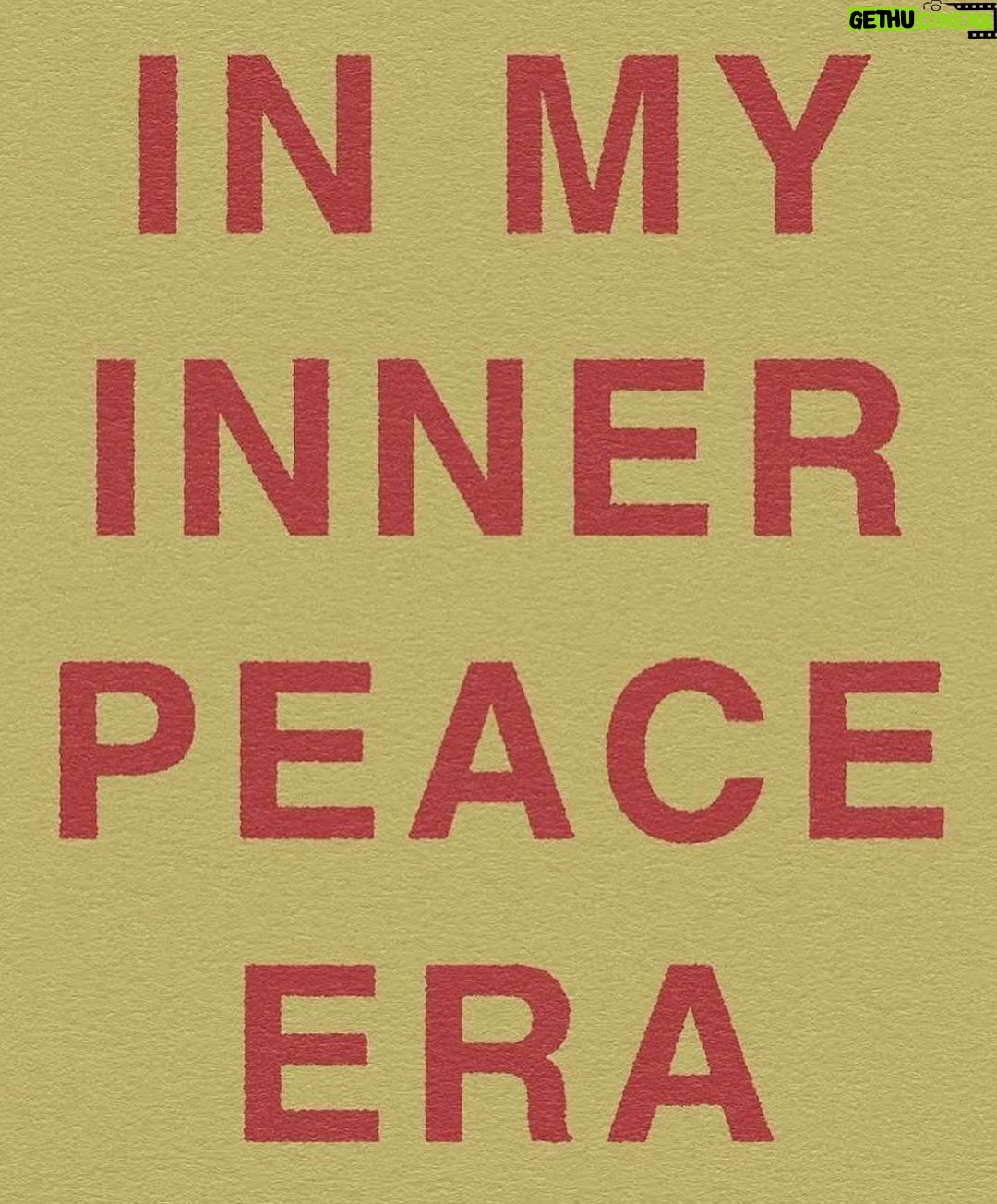 Jessica Alba Instagram - #ThursdayThoughts… 💭💗💫💌 Sending lots of love and light as I reflect on this past year and look ahead to the next x