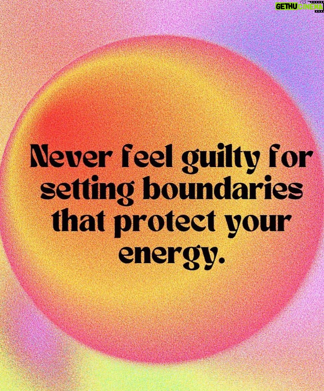 Jessica Alba Instagram - #ThursdayThoughts… 💭💗💫💌 Sending lots of love and light as I reflect on this past year and look ahead to the next x