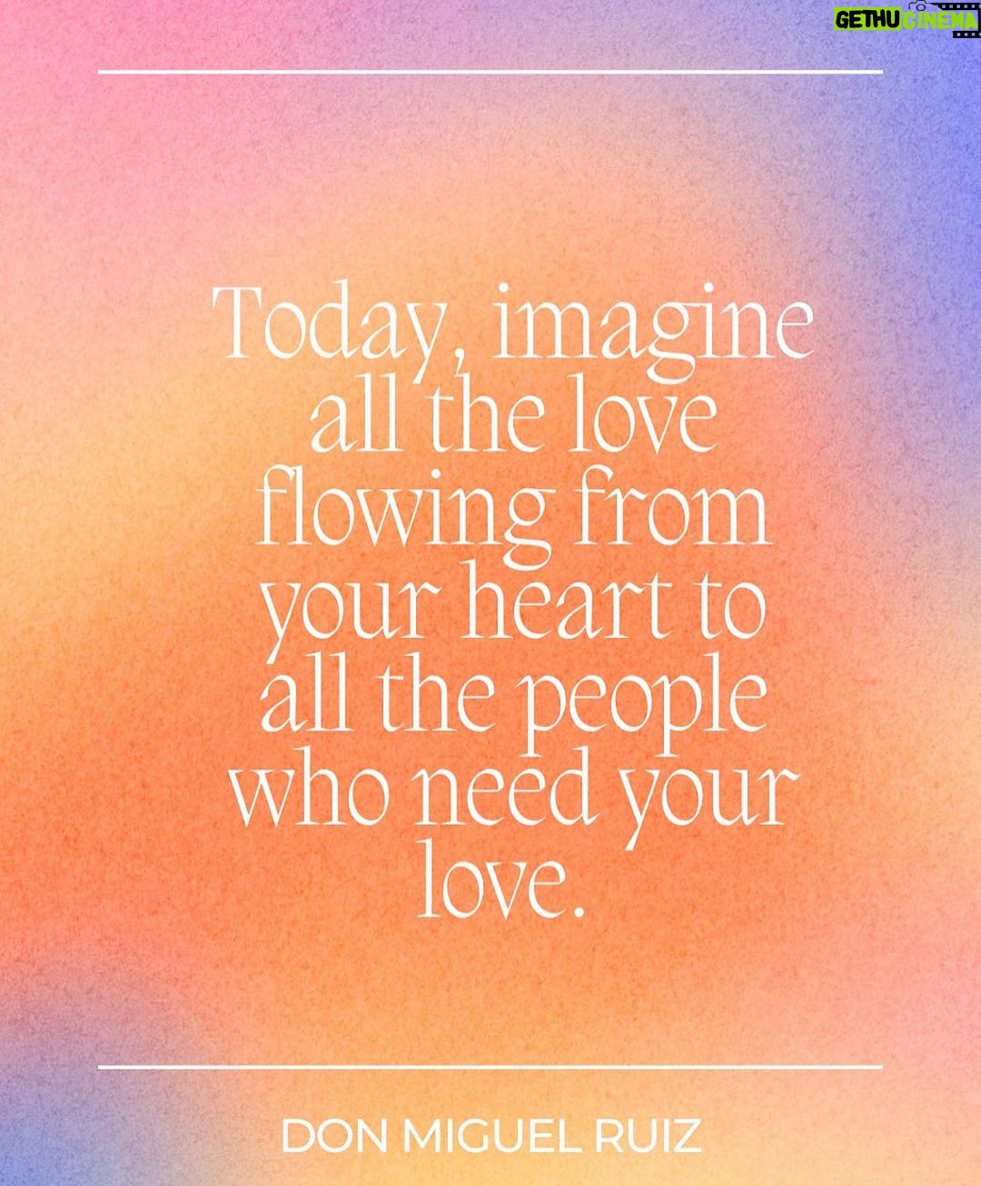 Jessica Alba Instagram - #ThursdayThoughts… 💭💗💫💌 Sending lots of love and light as I reflect on this past year and look ahead to the next x