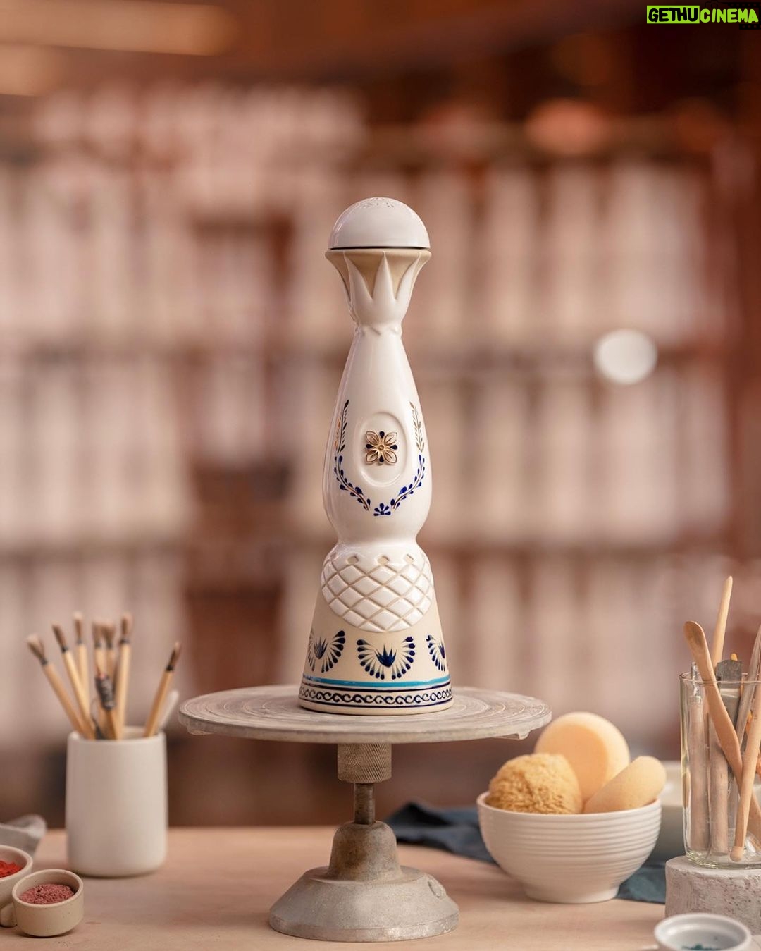 Jessica Alba Instagram - #SmallBusinessSaturday x gift guide edition ๐ Feauturing gifting ideas for the man in your life - whether youโre shopping for your boo, BFF, brother, uncle, co-worker - this round up has something for everyone! @adamgrant @staycourant @hedleyandbennett @claseazulofficial @paravel @malbongolf @pairofthieves @cozyearth @ouraring Check โem out and drop your fave brands or other gifting ideas below ๐๐ฝ ๐ค