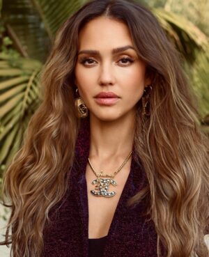 Jessica Alba Instagram - @grazia_it x @chanelofficial ✨🖤🎀💎 #LA 🫶🏽