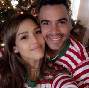Jessica Alba Instagram - #FBF - the holidays over the past few years with my mains 🫶🏽🤭🎄🎁💫❤️