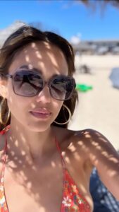 Jessica Alba Instagram - anyone else feel like summer flew by?! would like to run this day back with the fam 🌊☀️⛱️🍹