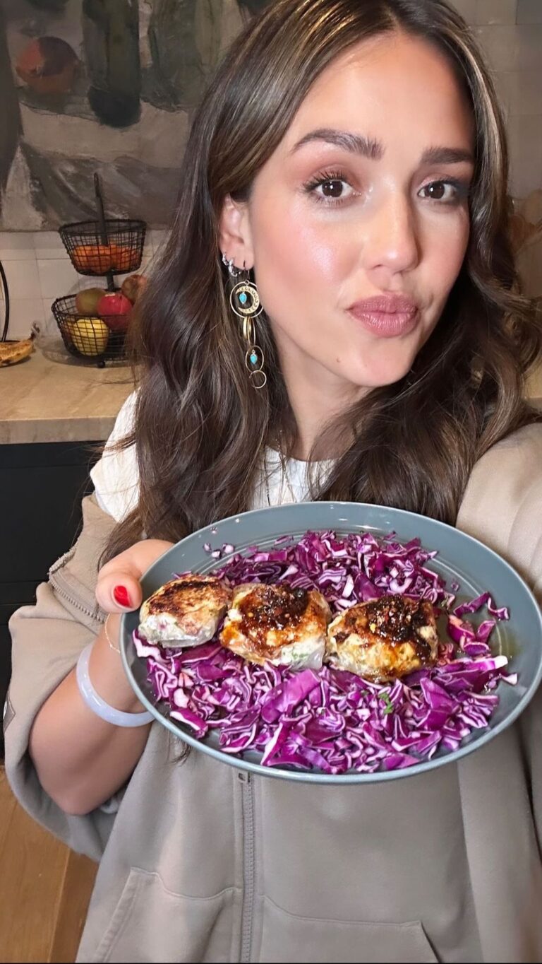 Jessica Alba Instagram - The yummiest rice paper dumplings 🥟 Trust, you won’t regret making these 😋 Inspired by @maxiskitchen - I freaked her recipe a bit, but pasting the original below 🤍 💫 For the Dumpling Filling: • 1 lb. Ground Chicken (96% lean, not fat free) • 1/2 Cup Red Cabbage, diced small • 2 Tbsp Ginger, minced • 3 Scallions, sliced - 8 oz. • Peeled and Deveined Shrimp, diced • 1/2 Cup Carrot, diced small • 2 Cloves Garlic, minced • 3 Tbsp Cilantro, minced • 2 Tbsp Soy Sauce • 2 Tbsp Sesame Oil • 1+1/2 tsp Kosher Salt • 1/2 tsp Pepper • 1 Egg 💫 For the Dumplings: • 18-20 Sheets Rice Paper • 1-2 Tbsp Avocado Oil 💫 For the Sauce: • 1 Tbsp Cilantro, minced • 1 Tbsp Carrot, minced • 2 Limes, juice • 2 Tbsp Fish Sauce 🌱 Vegan Modification: Sub in 1+1/2 Ib. firm tofu for chicken and shrimp (squeeze out moisture and then crumble it with your hands); replace fish sauce with soy sauce in the sauce 1️⃣ Mix together the ingredients for the dumpling filling and set aside 2️⃣ Fill up a large bowl with water and place two damp paper towels on a cutting board; soak the rice paper wrapper in water for ~10 seconds (don’t leave it in too long be it will continue to soften as you work) and place on the paper towel 3️⃣ Cut rice paper with a knife down the middle; break the rice paper in two and put 1 Tbsp filling in the middle of each piece 4️⃣ Fold the sides over to filling (it will create a triangle shape) then flip the dumpling over and fold the excess rice paper onto the other side; place dumplings directly into the pan drizzled with avocado oil 5️⃣ Once the pan is full, cook over medium heat for ~ 7 mins on the first side and ~3-4 mins second side until outside is golden brown and inside is cooked through (165F or higher) 6️⃣ Mix together the ingredients for the sauce and enjoy!