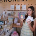 Jessica Alba Instagram - Had so much fun visiting the amazing @babylist showroom and talking all things @honest 🫶🏽 & I’m so excited about the launch of our collab with @lil_libros 🥹🙏🏽 The limited edition La Catrina Honest diaper print inspired by the book is everything! 😍🖤💫 Check ‘em out at Honest.com P.S. - Baby List is giving away the Ultimate Babymoon getaway -- check out my stories to enter to win a dream 💭 trip to LA 🌴🫶🏽