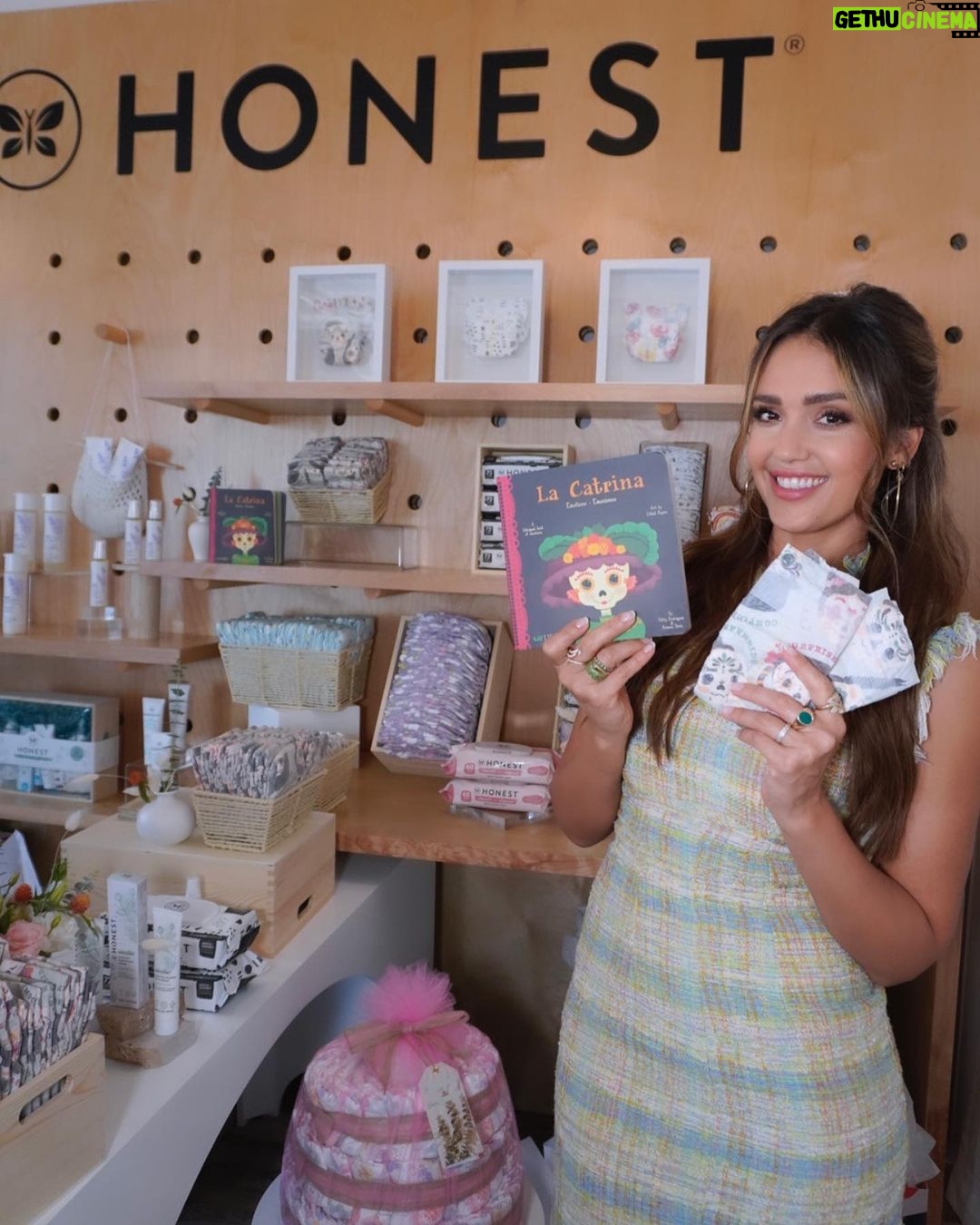 Jessica Alba Instagram - Had so much fun visiting the amazing @babylist showroom and talking all things @honest π«Άπ½ & Iβm so excited about the launch of our collab with @lil_libros π₯Ήππ½ The limited edition La Catrina Honest diaper print inspired by the book is everything! ππ€π« Check βem out at Honest.com P.S. - Baby List is giving away the Ultimate Babymoon getaway -- check out my stories to enter to win a dream π trip to LA π΄π«Άπ½