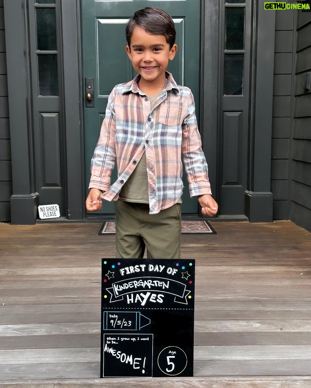 Jessica Alba Instagram - Hayes’ first day of #kindergarten 🥹❤️ my handsome boy 😫💔😢… it’s just crazy how fast time has flown by. Still my baby.