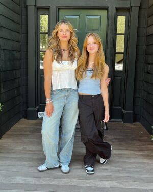 Jessica Alba Instagram - 10th and 7th -where did the time go… (sigh 💔) my baby girls first day of school! #momlifeisthebestlife #summerisofficiallyover #firstdayofschool