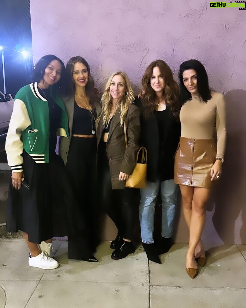 Jessica Alba Instagram - Girls dinner w my Sedona sisters 🫶🏽