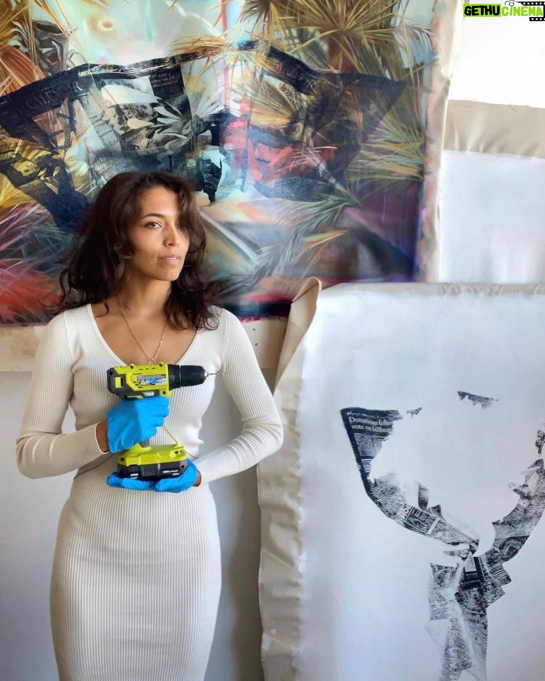 Jessica Alba Instagram - #wcw Featuring a few talented/dope artists!!! - @daniecansino and @jbellzamy β€οΈπ¨π« A few months ago I got to visit both Danie and Jessica at their individual studios. I was so inspired by their stories, their works of art and the power + emotions they evoked. Needless to say, I was instantly #obsessed and wound up buying a few pieces to take home with me βΊοΈπΌοΈ Thank you both for having me in your sacred spaces - I am in awe of your talent and the stories you are telling π€ Cheers to these phenomenal artists who remind us that art has the power to heal, inspire, and unite us all ππ½ #HispanicHeritageMonth #LatinXHeritageMonth #WCW #latinapower #chingonaaf