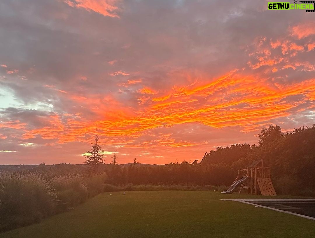 Jessica Alba Instagram - 🦄 #SoCal #sunset