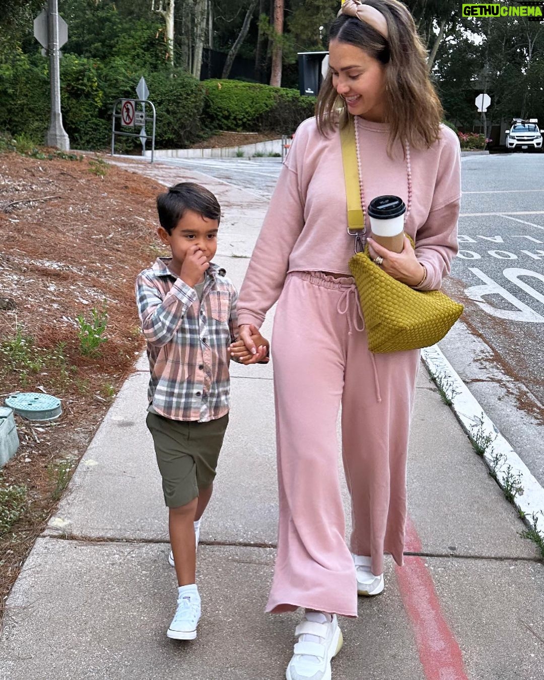 Jessica Alba Instagram - Hayes’ first day of #kindergarten 🥹❤️ my handsome boy 😫💔😢… it’s just crazy how fast time has flown by. Still my baby.