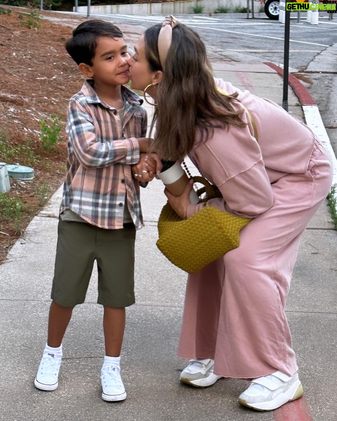 Jessica Alba Instagram - Hayes’ first day of #kindergarten 🥹❤️ my handsome boy 😫💔😢… it’s just crazy how fast time has flown by. Still my baby.