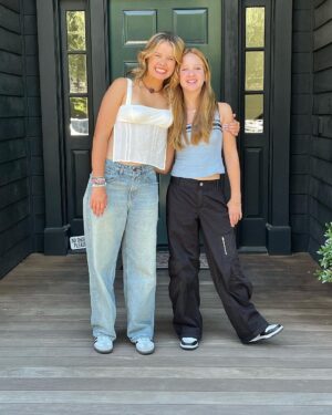 Jessica Alba Instagram - 10th and 7th -where did the time go… (sigh 💔) my baby girls first day of school! #momlifeisthebestlife #summerisofficiallyover #firstdayofschool