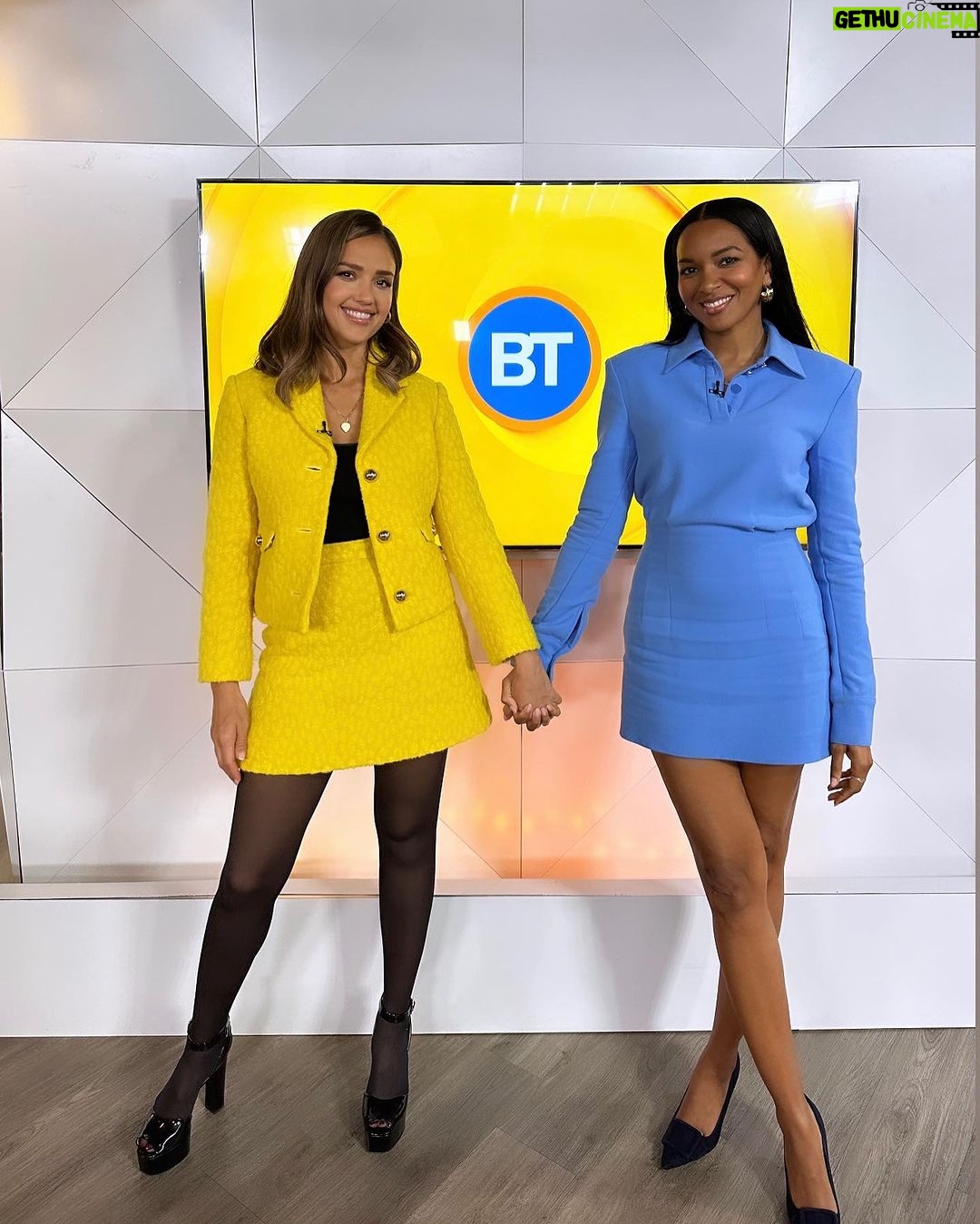 Jessica Alba Instagram - BFF fits 🔥🔥 (the matching was not planned 🤣) P.S. - @honest_renovations @therokuchannel 🙏🏽💜🤩
