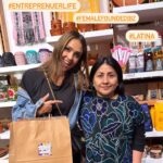 Jessica Alba Instagram - a quick trip to #Chicago for all things @honest_renovations 👷🏽‍♀️💜 Chicago, Illionis