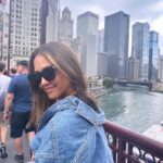 Jessica Alba Instagram - a quick trip to #Chicago for all things @honest_renovations 👷🏽‍♀️💜 Chicago, Illionis