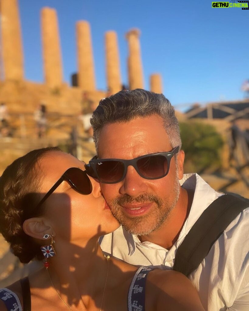 Jessica Alba Instagram - 15 years and forever to go. Happy Valentine’s Day, mi amor @cash_warren ❤️ I couldn’t be more grateful to have you as a partner in this lifetime - & our kiddos won the lottery with you as their dad. Te amo, today and everyday 😘