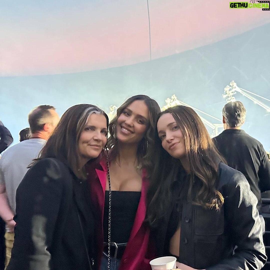Jessica Alba Instagram - Epic Show @u2 at @spherevegas ππ€―ππ½π«Άπ½ w my sweet @jordanjoyhewson ! Wow!