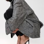 Jessica Alba Instagram - #SmallBusinessSaturday x Black History Month 🖤 Kicking off the celebration and featuring all things fashion! 👗🧥👜👠💍 Whether you are looking for a dope new outfit, some mellow cozies or a cute accessory - these black-owned business have you covered. Between jackets, dresses, activewear, loungewear, shoes, purses, sunnies, jewelry - there is somethin for everyone ✨ @tovestudio @lemlemofficial @autumn_adeigbo @orireofficial @recreationalhabits @anya_lust @jessicarichofficial @murwayofficial @shadesofshadesofficial @simoneismith Check ‘em out❣️ And comment your fave spots below 👇🏽 #BlackHistoryMonth