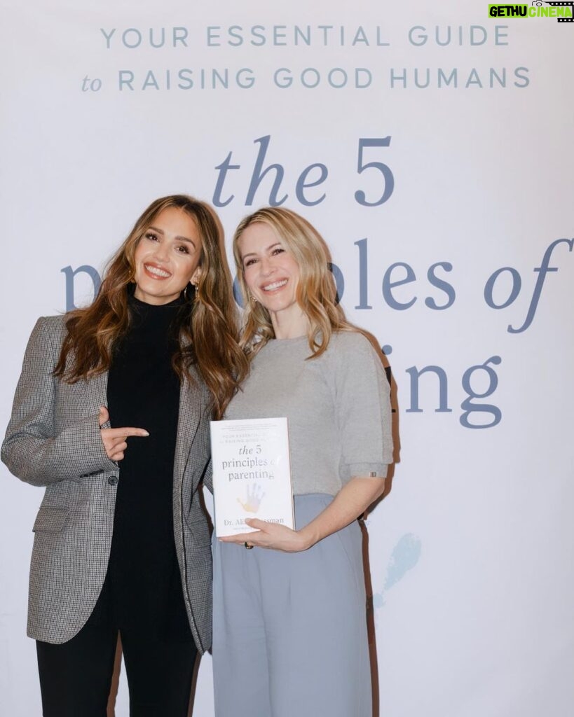 Jessica Alba Instagram - #MotivationMonday - last week, my boo @kellysawyer and I brought some of our homegirls together to celebrate Aliza @raisinggoodhumanspodcast and the launch of her new book, The 5 Principles of Parenting 💕 This is hands down - one of the best books there is for parents b/c these principles apply to you for a lifetime! And they are science based! So grateful for all of the knowledge Aliza dropped on us so we can ALL be better humans! Make sure to check out the book 📚 preorder now! It officially drops on January 23 - and check out her podcast too 🎙️#RaisingGoodHumans