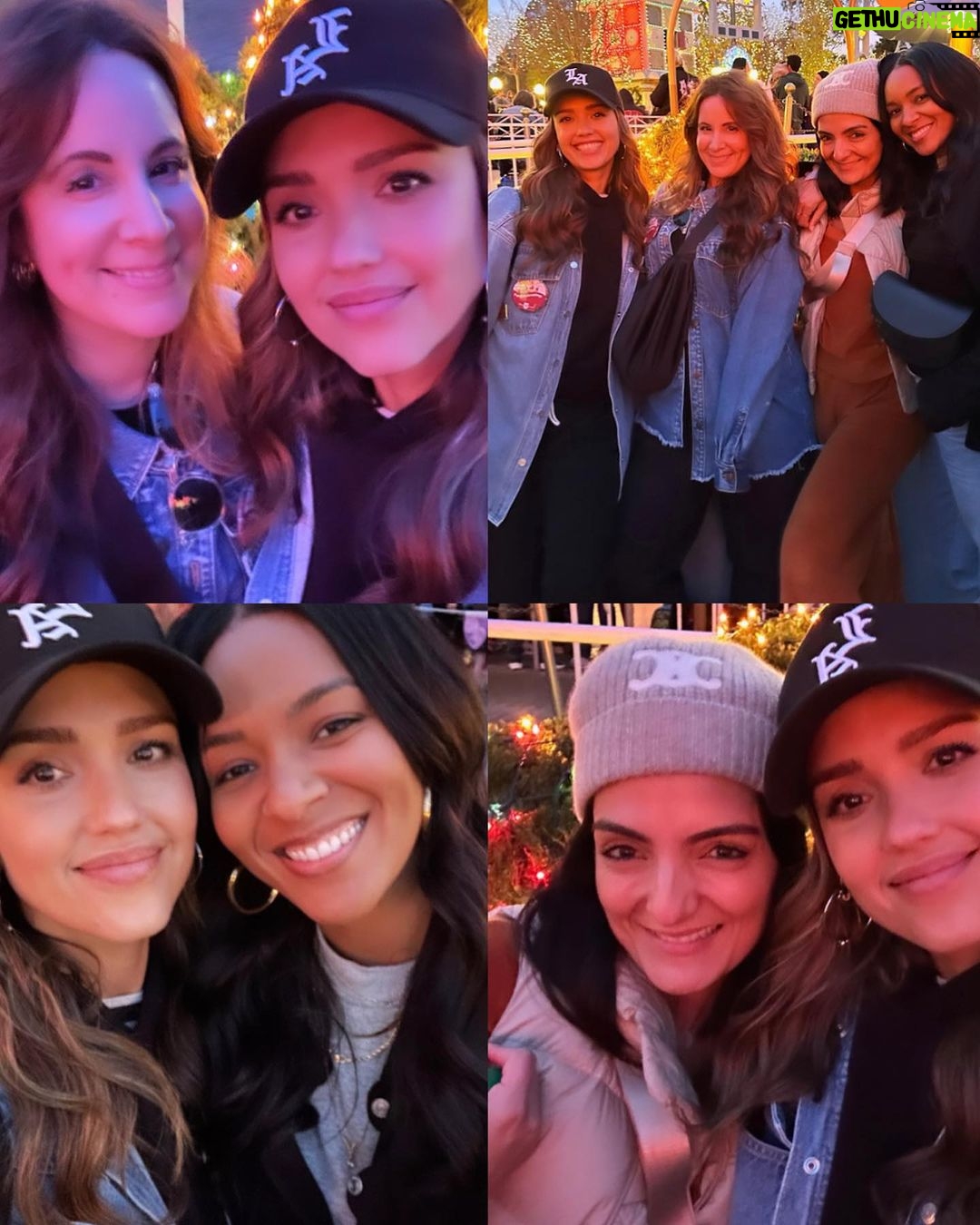 Jessica Alba Instagram - Celebrating Hayesie’s birthday with the homies @disneyland! ☺️🎟️🎢🫶🏽 #Disneyland #ThisIs6