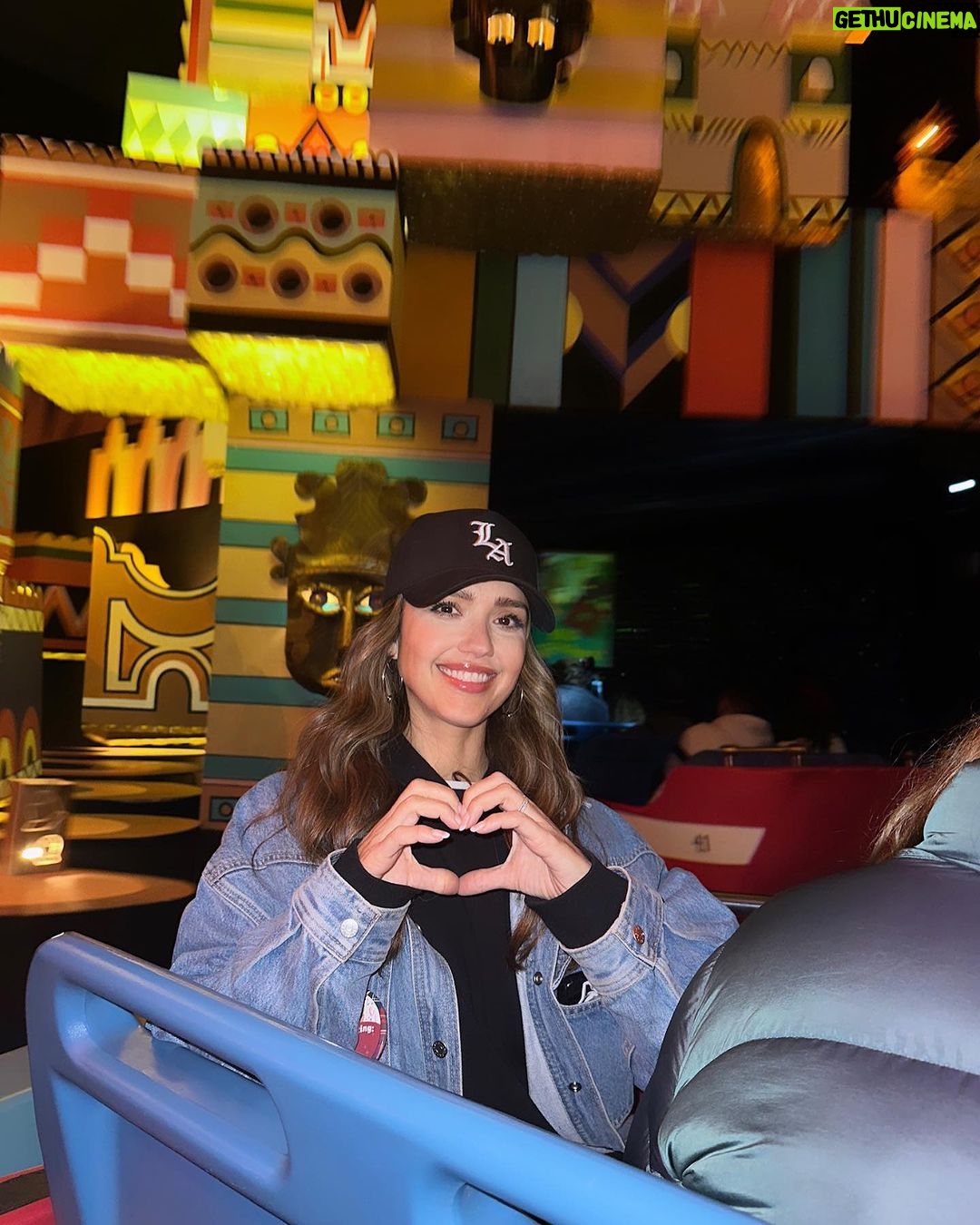 Jessica Alba Instagram - Celebrating Hayesie’s birthday with the homies @disneyland! ☺️🎟️🎢🫶🏽 #Disneyland #ThisIs6
