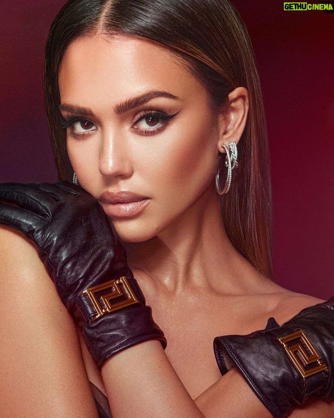 Jessica Alba Instagram - @numero_netherlands 🖤🥀 Link in bio for the interview Photographer: @veronicasams Stylist: @erinwalshstyle Hair: @brittneyryanhair Makeup: @mariavargasmakeup Nails: @nailartbyqueenie Digital tech: @reeceknupp Camera assistant: @colemicek Editor: @timiletonja Interview: @janaletonja Cover design: @arthurroeloffzen