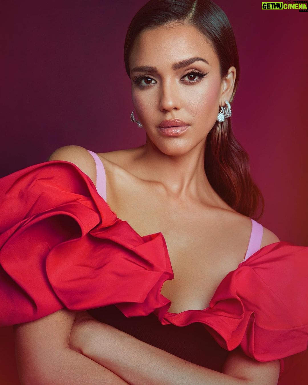 Jessica Alba Instagram - @numero_netherlands 🖤🥀 Link in bio for the interview Photographer: @veronicasams Stylist: @erinwalshstyle Hair: @brittneyryanhair Makeup: @mariavargasmakeup Nails: @nailartbyqueenie Digital tech: @reeceknupp Camera assistant: @colemicek Editor: @timiletonja Interview: @janaletonja Cover design: @arthurroeloffzen