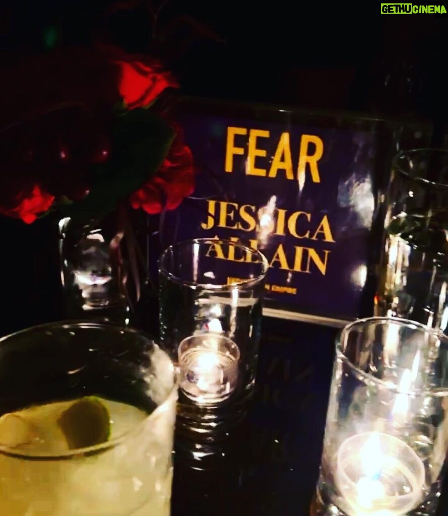 Jessica Allain Instagram - A magical night! FEAR - In theatres January 27th Sunset Tower Hotel