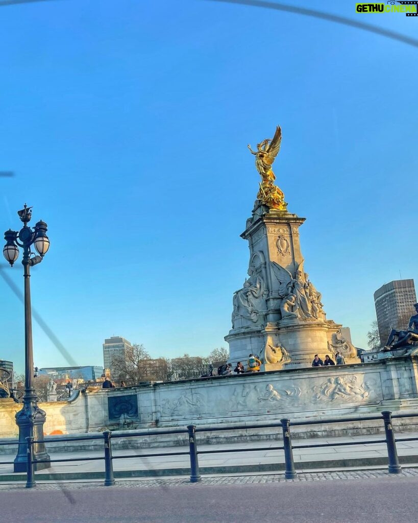 Jessica Allain Instagram - 4days in LDN🏃🏾‍♀️ London, United Kingdom