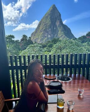 Jessica Allain Instagram - Capricorn New Moon vibezzz 🫶🏾🇱🇨
