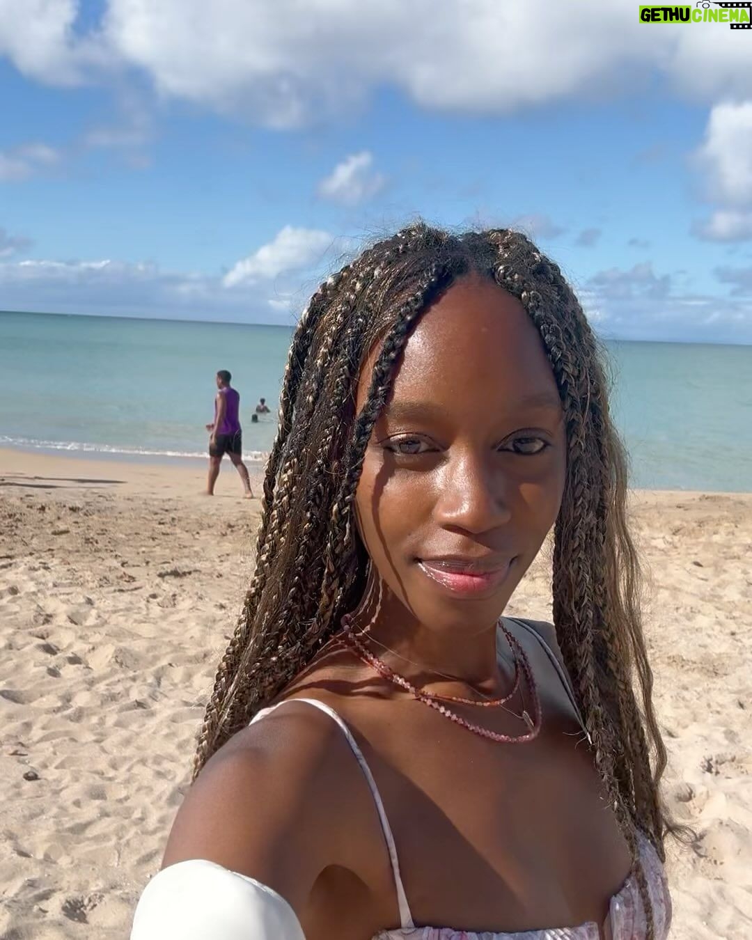 Jessica Allain - 2K Likes - A friend gave me some good words at the beach today “Knowledge is the horse and Wisdom is the rider”
Happy 2024 from my island home 🇱🇨