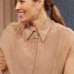 Jessica Biel Instagram - @jessicabiel used to decorate her Christmas trees using WHAT?! 🎄
