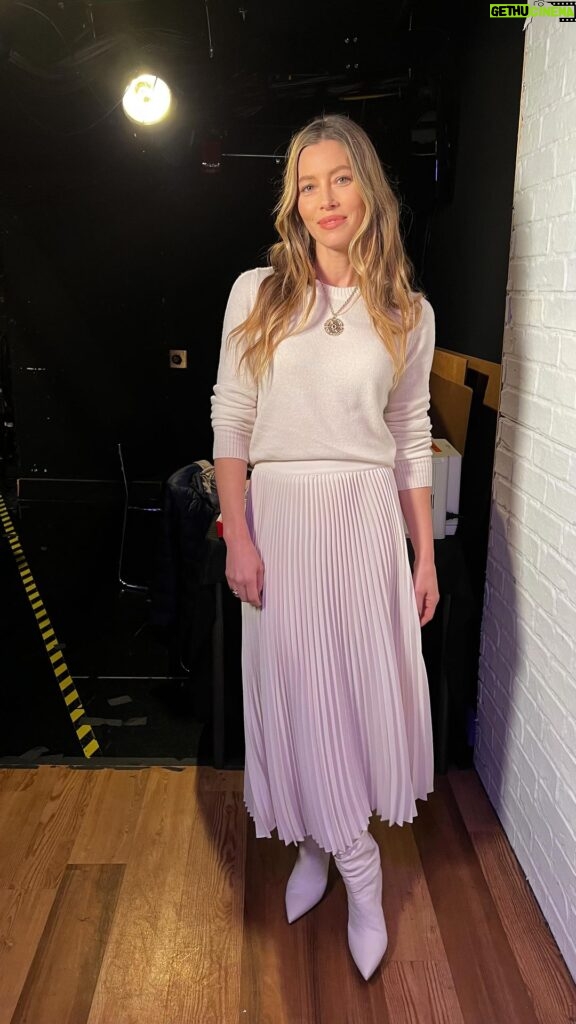 Jessica Biel Instagram - One day, four outfits. I ❤️ NY!