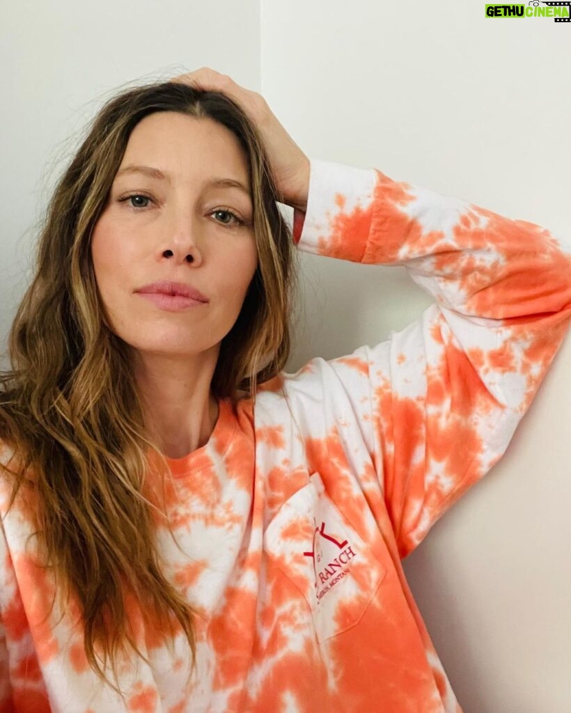 Jessica Biel Instagram - Today, I #wearorange and support @everytown in their fight to end gun violence. We cannot accept daily gun violence as the norm - we need change NOW. Text BOLD to 644-33 and follow @everytown for updates 🧡