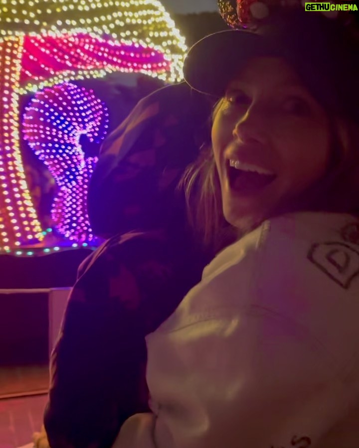 Jessica Biel Instagram - Fully just turned into one of the kids yesterday at @disneyland ✨ Thanks to our guides Julio and Matty for the best day 🙏🏻 @disneyparks Disneyland