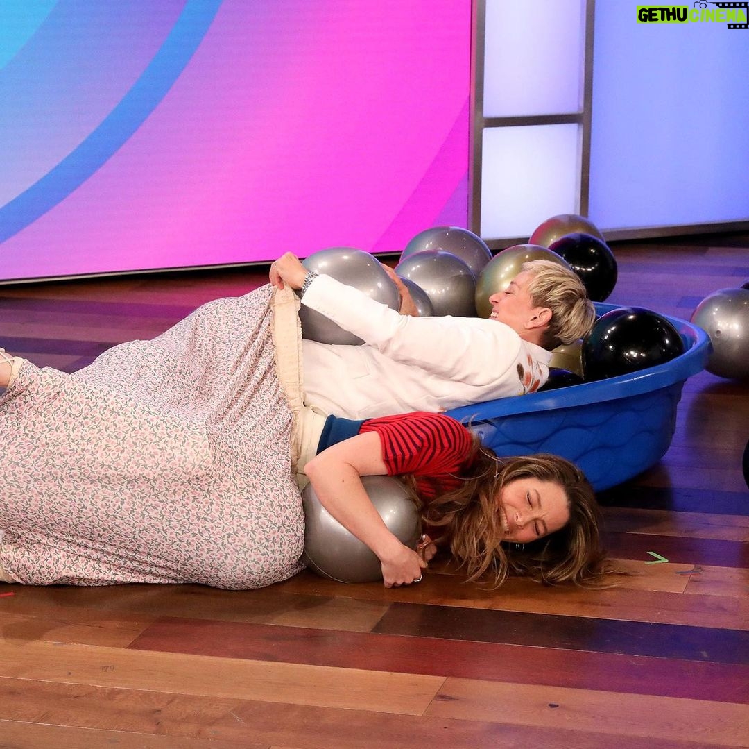 Jessica Biel Instagram - Doing weird things with @theellenshow as usual. Love you and going to miss you on air!! Our last show together is out today - talking @candyonhulu and @kinderfarms 🍬 Ellen Degeneres Show