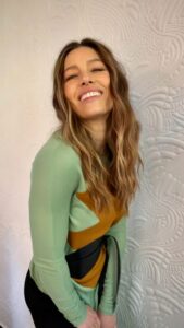 Jessica Biel Instagram - Who wants to teach me how to do this???? Cool influencers, DM me.