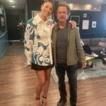 Jessica Biel Instagram - Last night (in heels! for five seconds!) with @latelateshow ✨👟Talking @candyonhulu with @j_corden and @davidspade 🪓