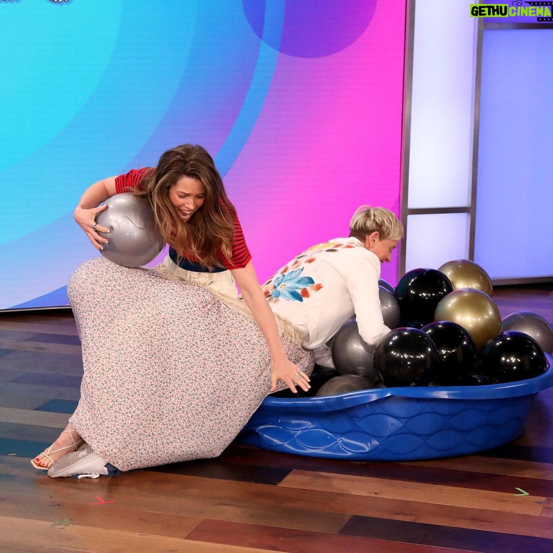 Jessica Biel Instagram - Doing weird things with @theellenshow as usual. Love you and going to miss you on air!! Our last show together is out today - talking @candyonhulu and @kinderfarms 🍬 Ellen Degeneres Show