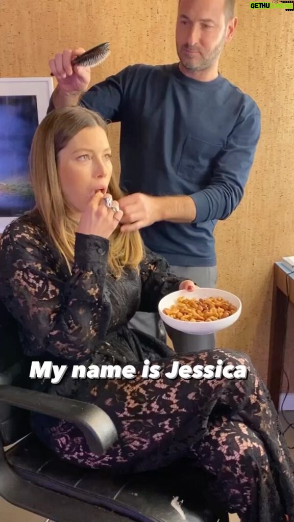 Jessica Biel Instagram - Had to 🙃