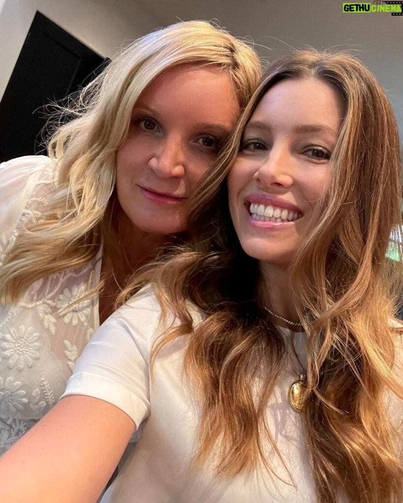 Jessica Biel Instagram - Back at it with my partner in crime. Literal crime. We are so thrilled to announce our new project CANDY — the true, eerie, and bizarre story of Candy Montgomery. It’s uplifting stuff for us, as per usual 🎬 I will be playing Candy herself - and Michellepurple and I will be executive producing. We can’t wait to bring this story to you (via @hulu)… that’s all I can say for now! Stay tuned 👏🏼