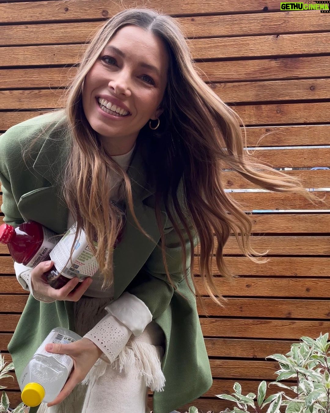 Jessica Biel Instagram - Take some serious, normal content they said… I ❤️ @kinderfarms and I’m so excited for the world to love it too. Swipe to the end, it’s important.